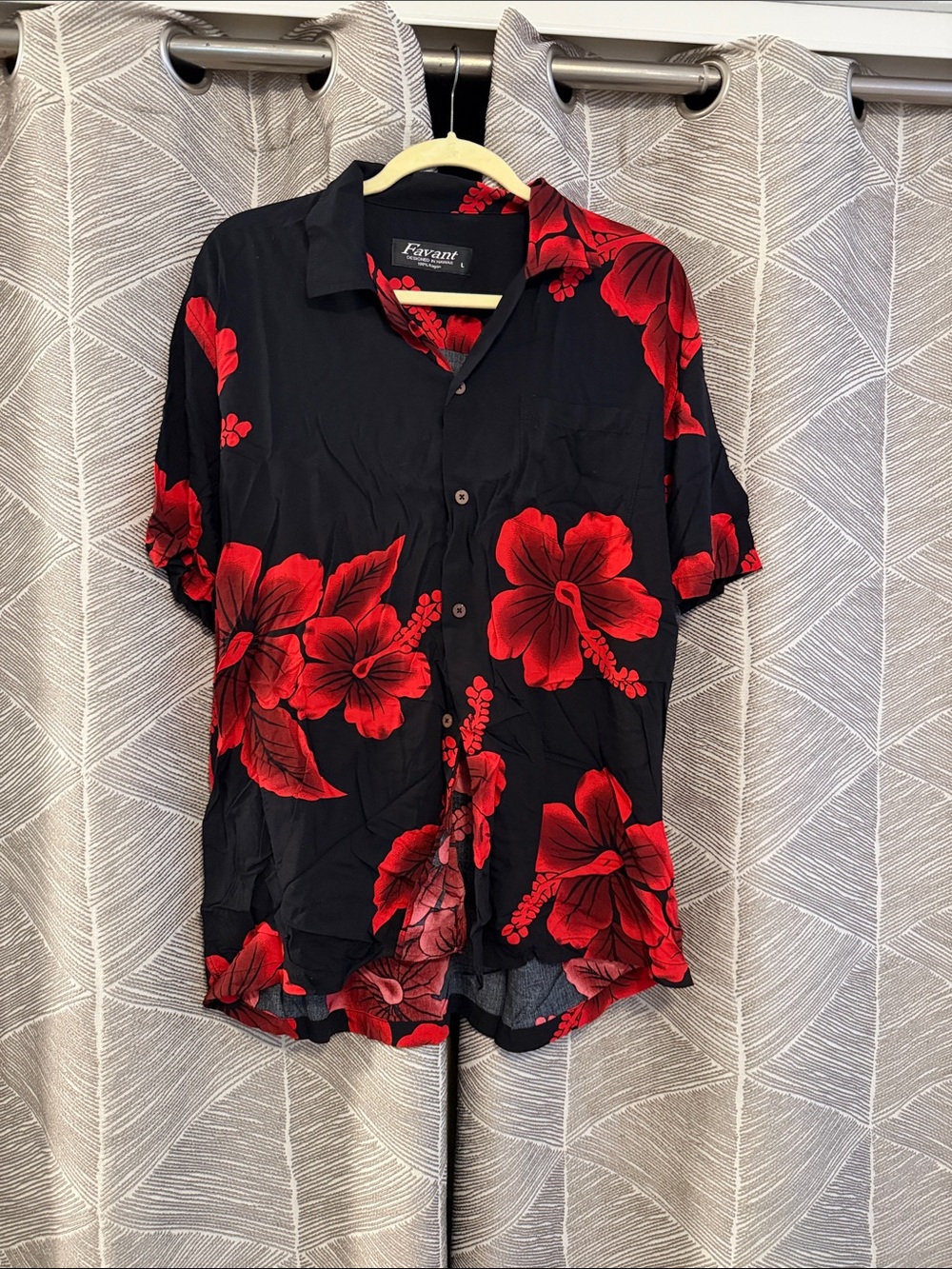 Men’s Black Short-Sleeve Hawaiian Shirt with Red Floral Print